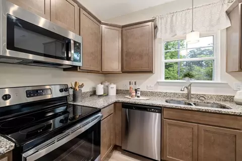 Kitchen - 27 Cribbs Ln, Middlesex, NC 27557 photo 3 of 6