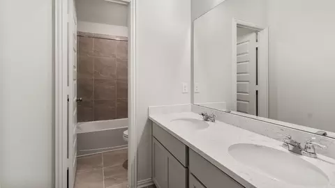 Bath - 206 Painters Ridge Ct, Willis, TX 77318 photo 2 of 9