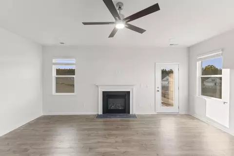 Living - 1188 Summer Duck Loop, Florence, SC 29501 photo 4 of 9