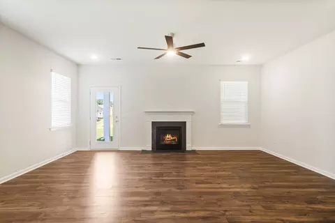 Living - 1188 Summer Duck Loop, Florence, SC 29501 photo 6 of 9