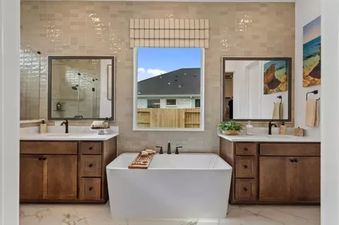 812 Cedar Vale Dr, Fort Worth, TX 76108