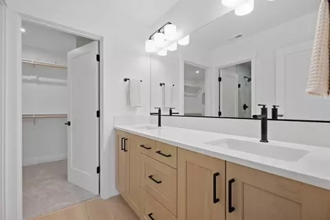 Bath - 60844 SEpic Pl, Bend, OR 97702 photo 1 of 2