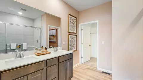 Bath - 436 Rockwell Rd, Aurora, IL 60506 photo 1 of 3