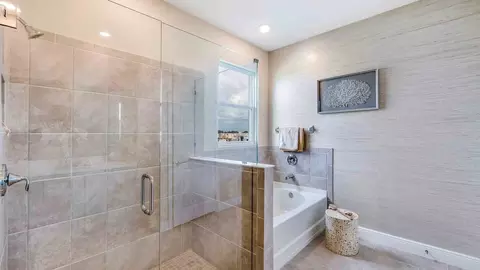 Bath - 17135 James Trl, Parrish, FL 34219 photo 2 of 7