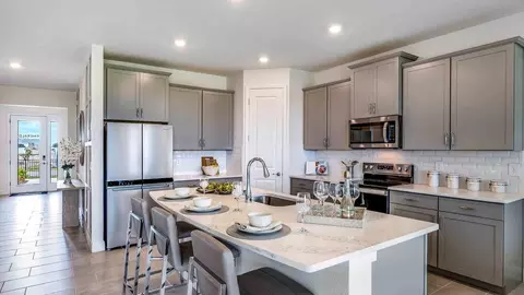Kitchen - 17135 James Trl, Parrish, FL 34219 photo 2 of 4
