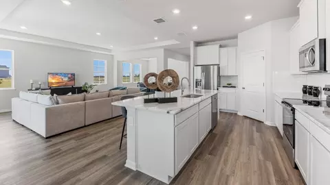 Kitchen - 17135 James Trl, Parrish, FL 34219 photo 4 of 4