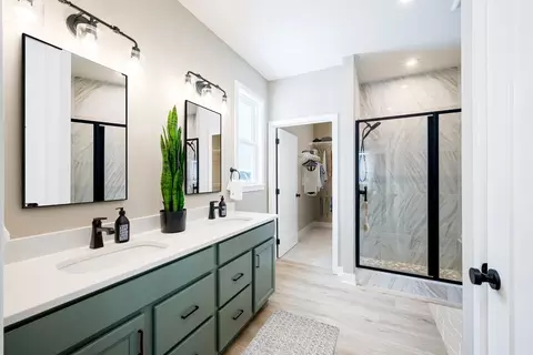 Bath - 3801 Circollo Dr, Covington, KY 41017 photo 1 of 2