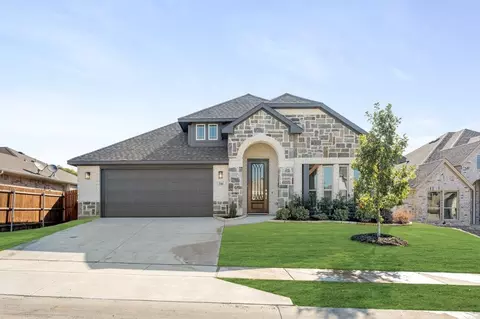 210 Comanche Trl, Alvarado, TX 76009