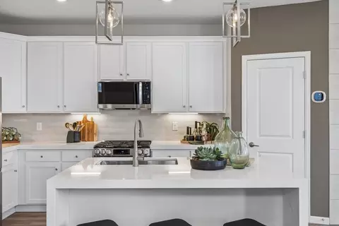 Kitchen - 400 Millwall Cir, Castle Pines, CO 80108 photo 3 of 5