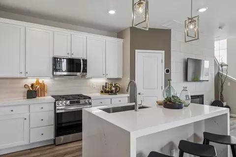 Kitchen - 400 Millwall Cir, Castle Pines, CO 80108 photo 4 of 5