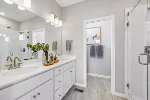 Bath - 400 Millwall Cir, Castle Pines, CO 80108 photo 2 of 3