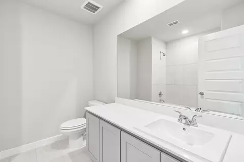 Bath - 857 Rockcloud Dr, Haslet, TX 76052 photo 2 of 9