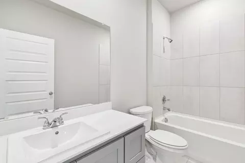 Bath - 857 Rockcloud Dr, Haslet, TX 76052 photo 3 of 9