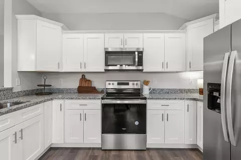 Kitchen - 107 N Ridgewood Dr, Sebring, FL 33870 photo 1 of 2