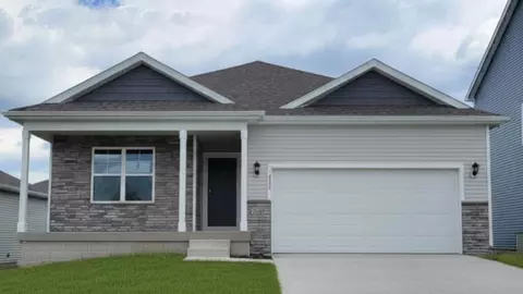 2791 Cecelia Dr, Hiawatha, IA 52233