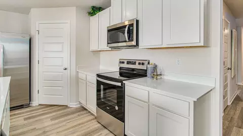 Kitchen - 1209 Dustin Aaron Ln, Baker, FL 32531 photo 7 of 9