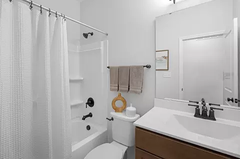 Bath - 206 Century Farm Dr, Union, MO 63084 photo 8 of 16