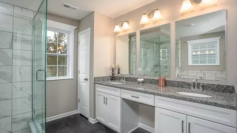 Bath - 3263 Sunmark Ave, Columbus, OH 43232 photo 2 of 4