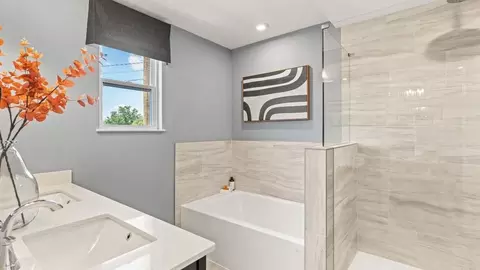 Bath - 3263 Sunmark Ave, Columbus, OH 43232 photo 4 of 4