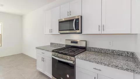 Kitchen - 6247 E Campolina Trl, Tucson, AZ 85756 photo 2 of 9
