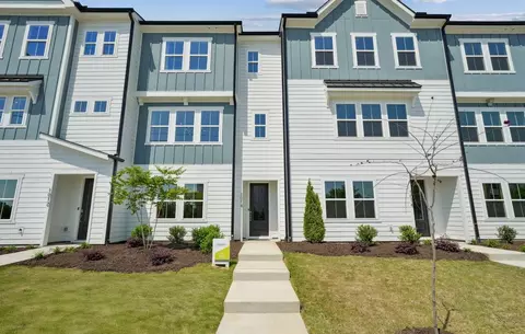 1012 Zelkova Ln, Chapel Hill, NC 27517
