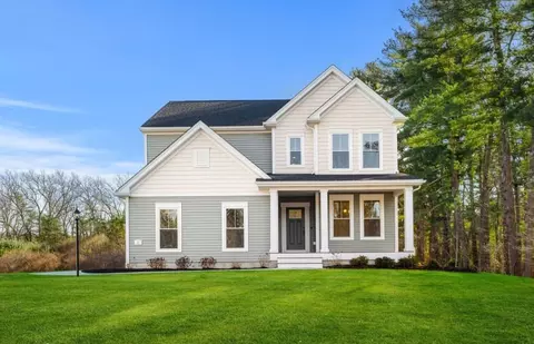 4 Lloyd Cir, Norton, MA 02766