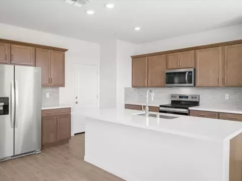 Kitchen - 2355 Emma Dr, Manteca, CA 95337 photo 4 of 7