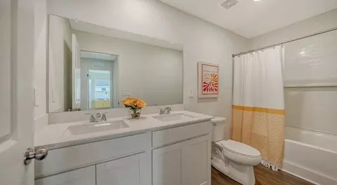 Bath - 4638 Hawthorn Ave, Parrish, FL 34219 photo 2 of 2