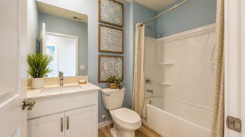 Bath - 655 Supernova Dr, Melbourne, FL 32901 photo 3 of 3