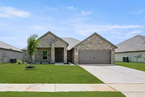 1240 Clubhouse Dr, Burleson, TX 76028
