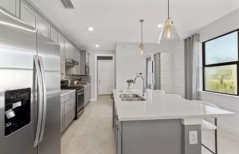 Kitchen - 7634 Addison Ave, Bradenton, FL 34210 photo 5 of 10