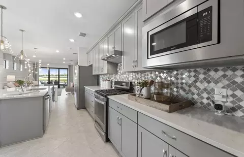 Kitchen - 7634 Addison Ave, Bradenton, FL 34210 photo 6 of 10