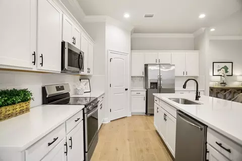 Kitchen - 4847 Turtledove St, Pace, FL 32571 photo 4 of 4