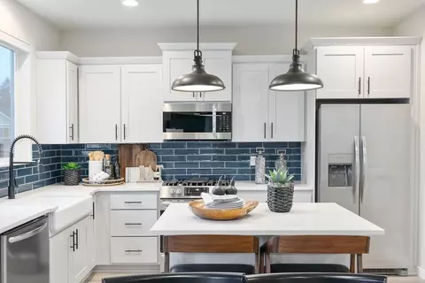 121 17th St, Lafayette, OR 97127