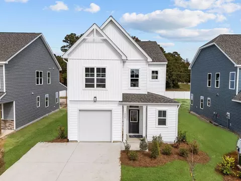 Exterior - 502 Midsummer St, Aberdeen, NC 28315 photo 5 of 12