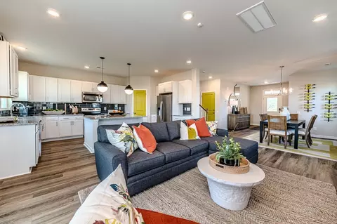 Living - 502 Midsummer St, Aberdeen, NC 28315 photo 8 of 11