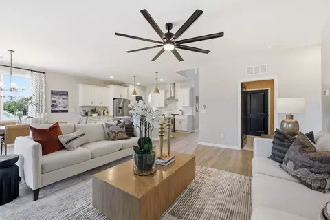 Living - 502 Midsummer St, Aberdeen, NC 28315 photo 1 of 11