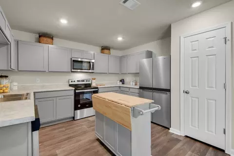 Kitchen - 254 Sims Ave, Panama City, FL 32404 photo 1 of 3