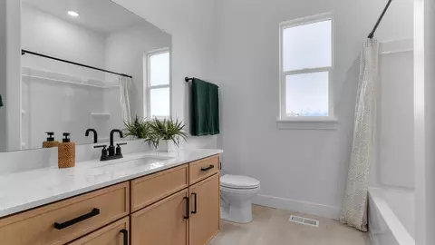 Bath - 1355 N 1275 E #52, Logan, UT 84341 photo 4 of 6