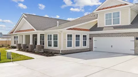 Exterior - 2184 Edwin Dr, Chesapeake, VA 23322 photo 2 of 12