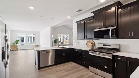 Kitchen - 2184 Edwin Dr, Chesapeake, VA 23322 photo 3 of 5