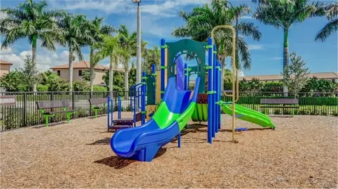 View/Area - 2455 SE 23rd Rd, Homestead, FL 33035 photo 2 of 3