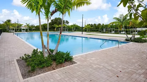Exterior - 2455 SE 23rd Rd, Homestead, FL 33035 photo 5 of 6