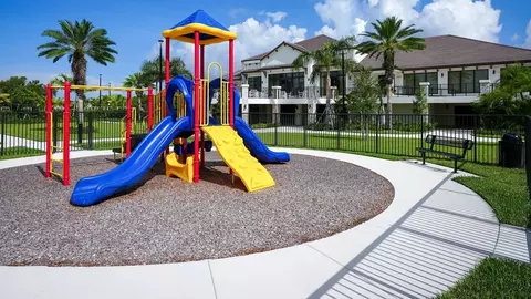 View/Area - 2455 SE 23rd Rd, Homestead, FL 33035 photo 5 of 7