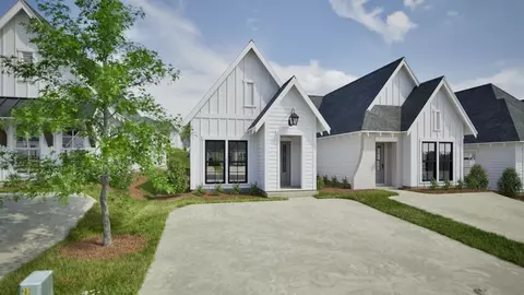 1033 Hunters Way, Opelika, AL 36801