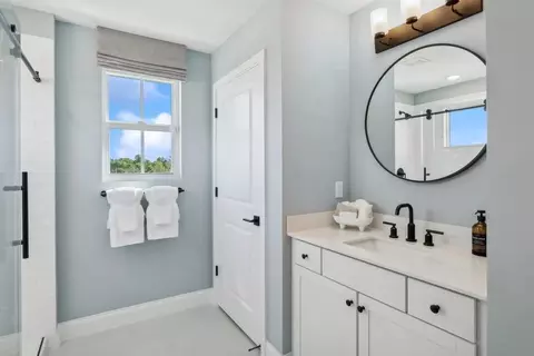 Bath - 207 SE Birch Ter, Stuart, FL 34997 photo 2 of 4