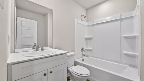 Bath - 176 Pinehurst Dr, Boyd, TX 76023 photo 2 of 4