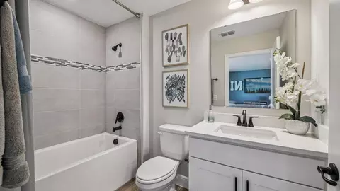 Bath - 2214 Elegant Mnr Cir, Edgewater, FL 32141 photo 3 of 4