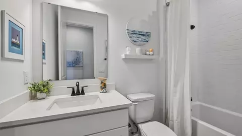 Bath - 2214 Elegant Mnr Cir, Edgewater, FL 32141 photo 3 of 4