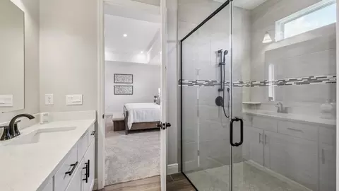 Bath - 2214 Elegant Mnr Cir, Edgewater, FL 32141 photo 2 of 4